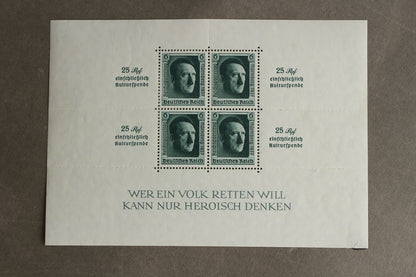 WW2 Tysk "AH" Frimærker på ark. Original.