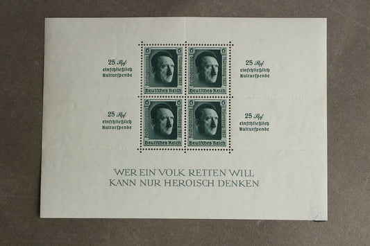 WW2 Tysk "AH" Frimærker på ark. Original.