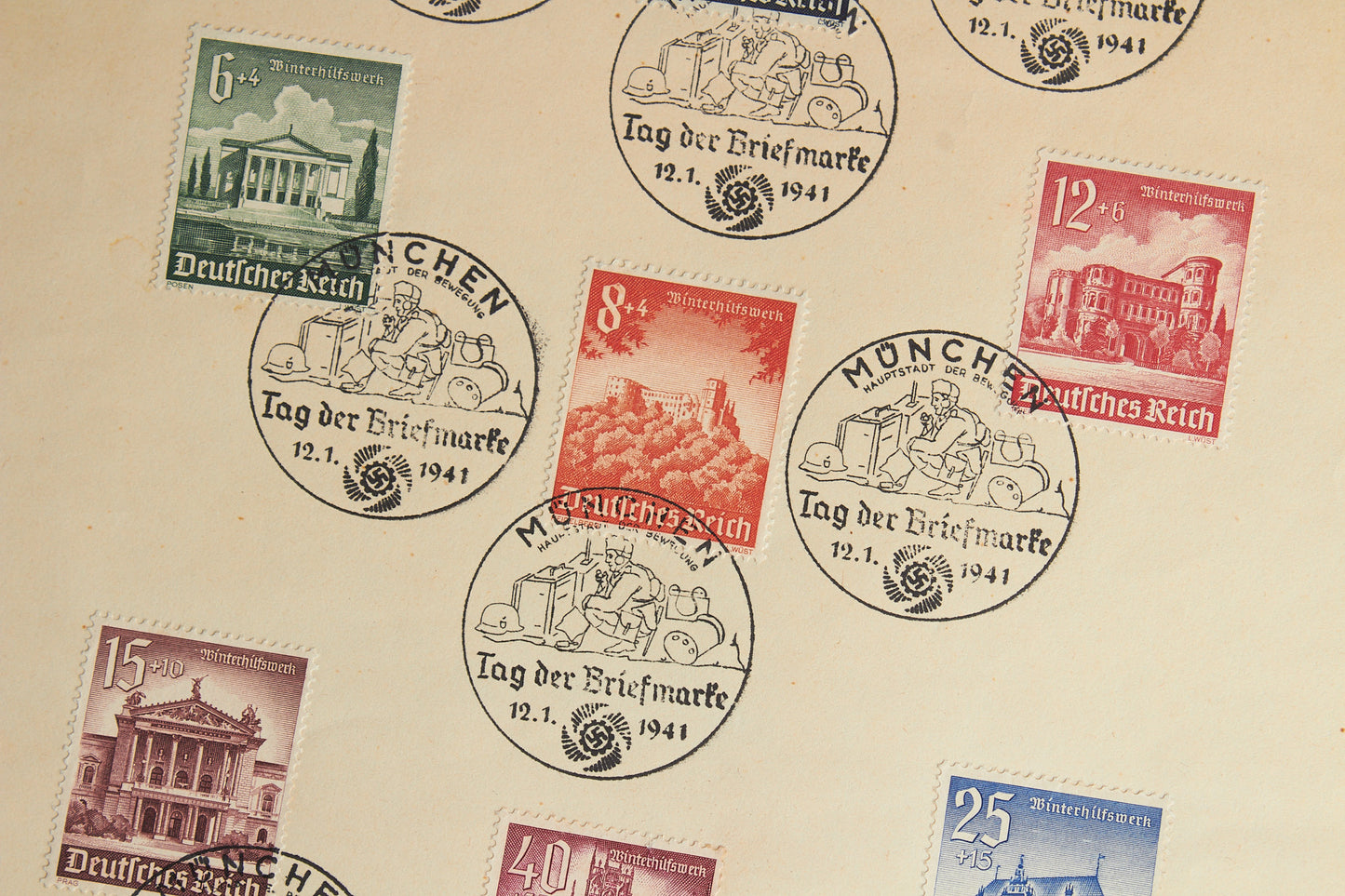WW2 Tysk WHW Frimærker på samler-ark. Original.