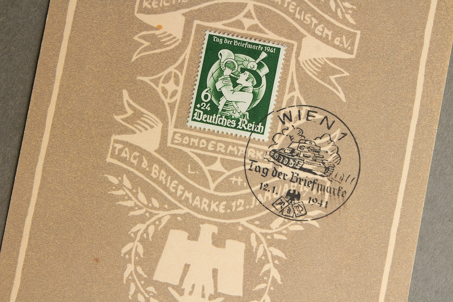 WW2 Tysk "RdP" (Reichsbund der Philatelisten) Frimærke på samler-ark. Med Panzer stempel. Sjælden. Original.