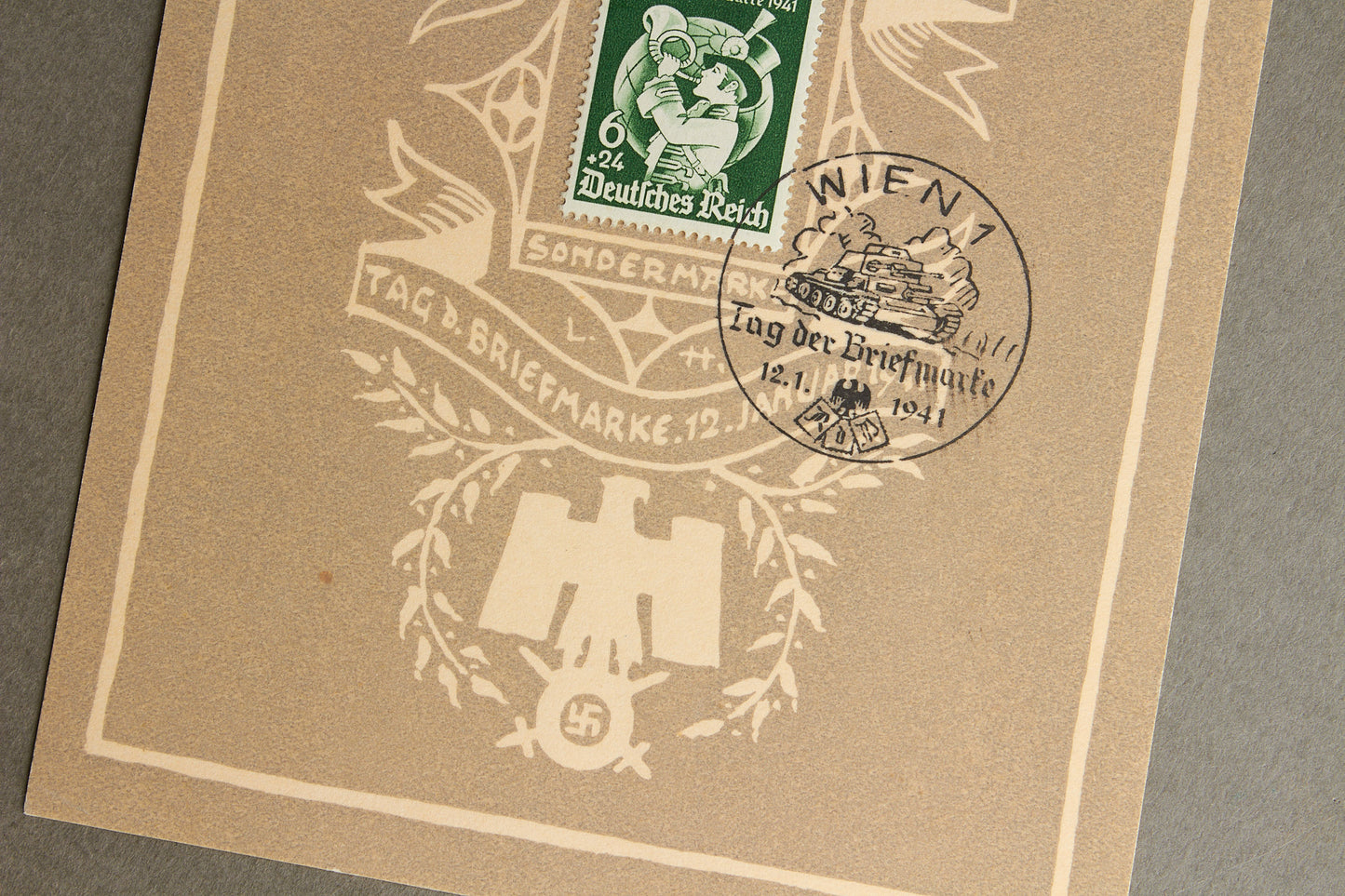 WW2 Tysk "RdP" (Reichsbund der Philatelisten) Frimærke på samler-ark. Med Panzer stempel. Sjælden. Original.