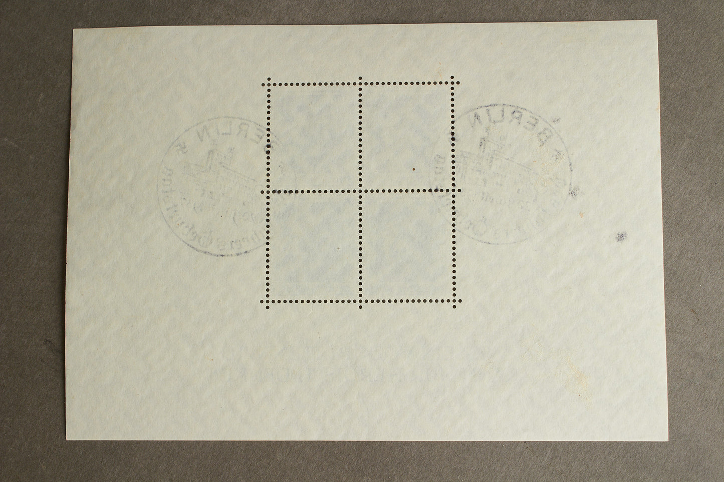 WW2 Tysk "AH" Frimærker på ark. Original.