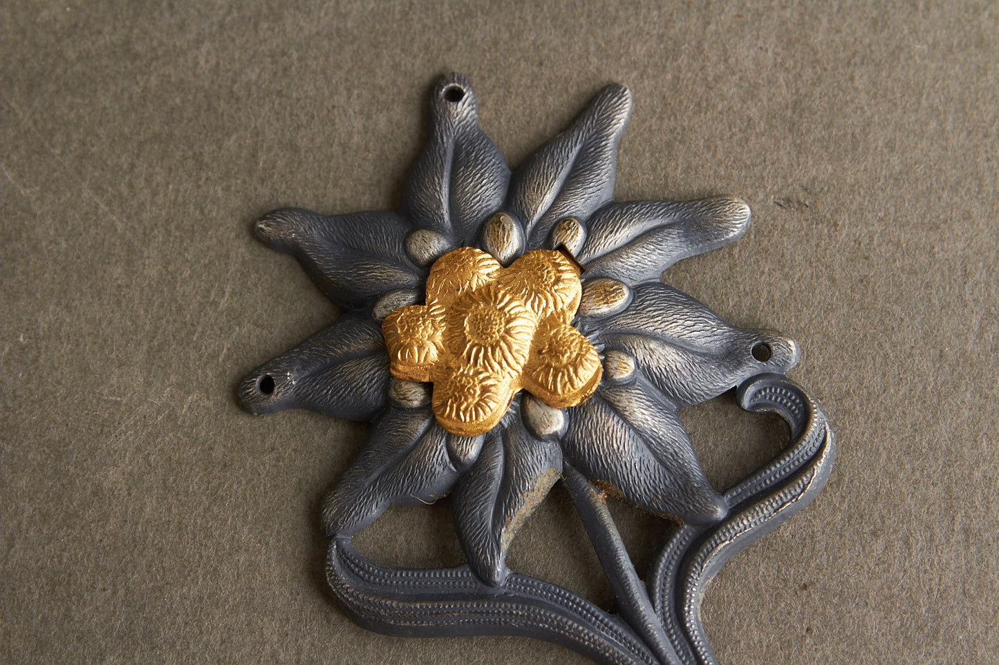 WW2 Tysk Gebirgsjäger M43 Kasket Egeløv. Original.