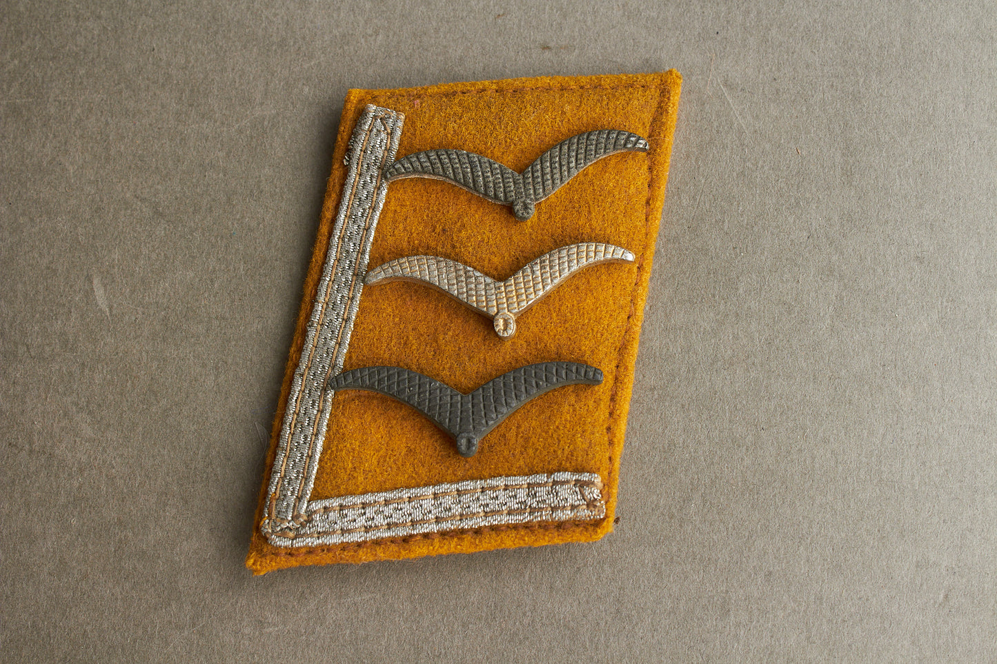 WW2 Tysk Luftwaffe "Flieger" (Flyvende personel) Kravespejl. Fjernet fra uniform. Original.