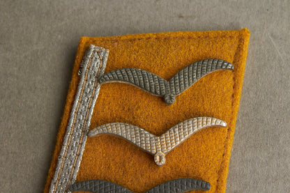 WW2 Tysk Luftwaffe "Flieger" (Flyvende personel) Kravespejl. Fjernet fra uniform. Original.