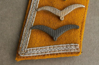WW2 Tysk Luftwaffe "Flieger" (Flyvende personel) Kravespejl. Fjernet fra uniform. Original.