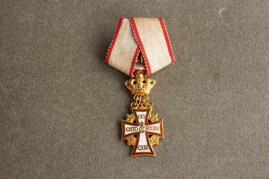 WW2 Dansk Kong Christian d. 10 Ridderkors miniature i ægte guld. Ses ikke tit. Original.