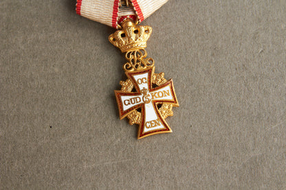 WW2 Dansk Kong Christian d. 10 Ridderkors miniature i ægte guld. Ses ikke tit. Original.