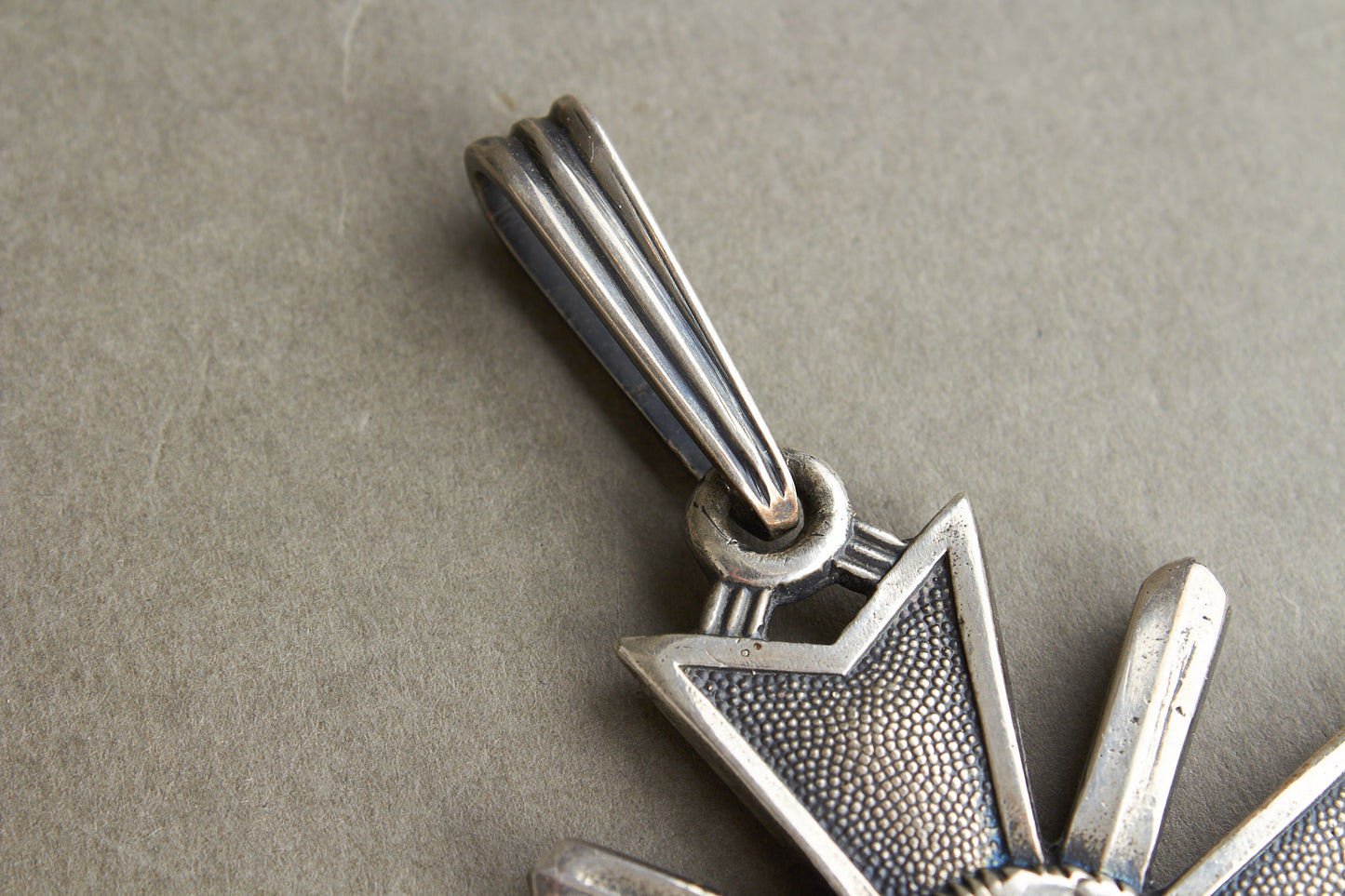 WW2 Tysk "Ritterkreuz des Kriegsverdienstkreuz" i ægte sølv. Fremstillet af Souval efter krigen. "Original"