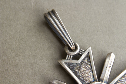 WW2 Tysk "Ritterkreuz des Kriegsverdienstkreuz" i ægte sølv. Fremstillet af Souval efter krigen. "Original"