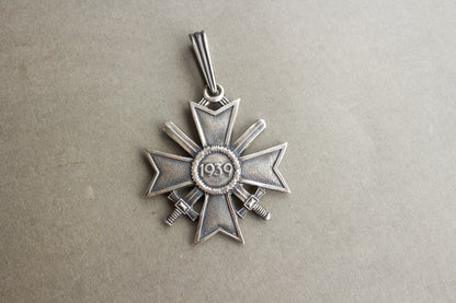 WW2 Tysk "Ritterkreuz des Kriegsverdienstkreuz" i ægte sølv. Fremstillet af Souval efter krigen. "Original"