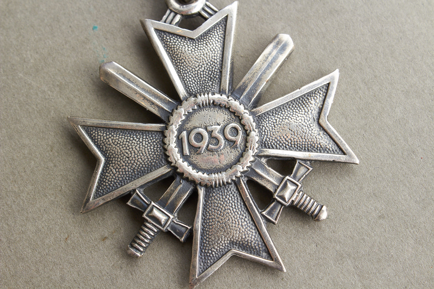 WW2 Tysk "Ritterkreuz des Kriegsverdienstkreuz" i ægte sølv. Fremstillet af Souval efter krigen. "Original"