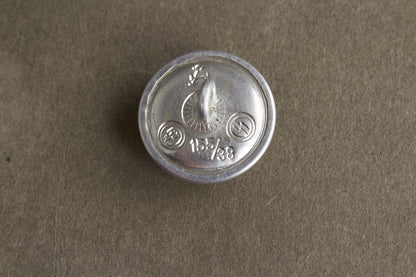 WW2 Tysk Tidlig Allgemeine-SS Dødningehoved knap til skråhue. Sjælden. Original.