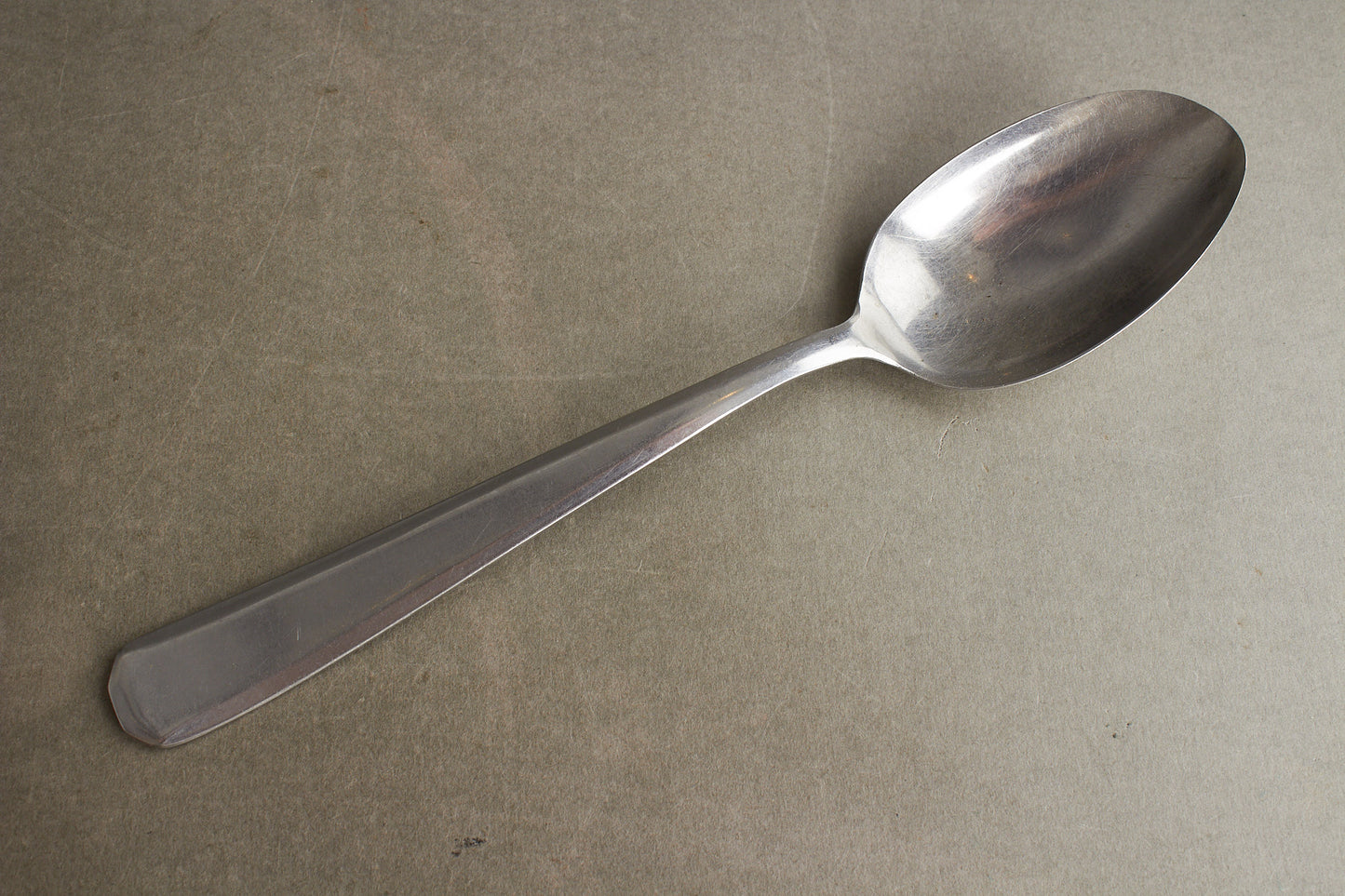 WW2 Tysk Heer Kantineske. Med navn og Feldpostnummer bag på. Original.