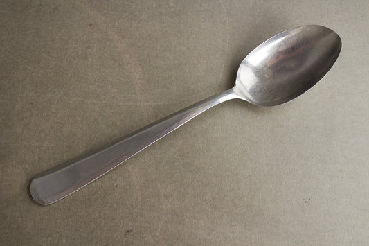 WW2 Tysk Heer Kantineske. Med navn og Feldpostnummer bag på. Original.