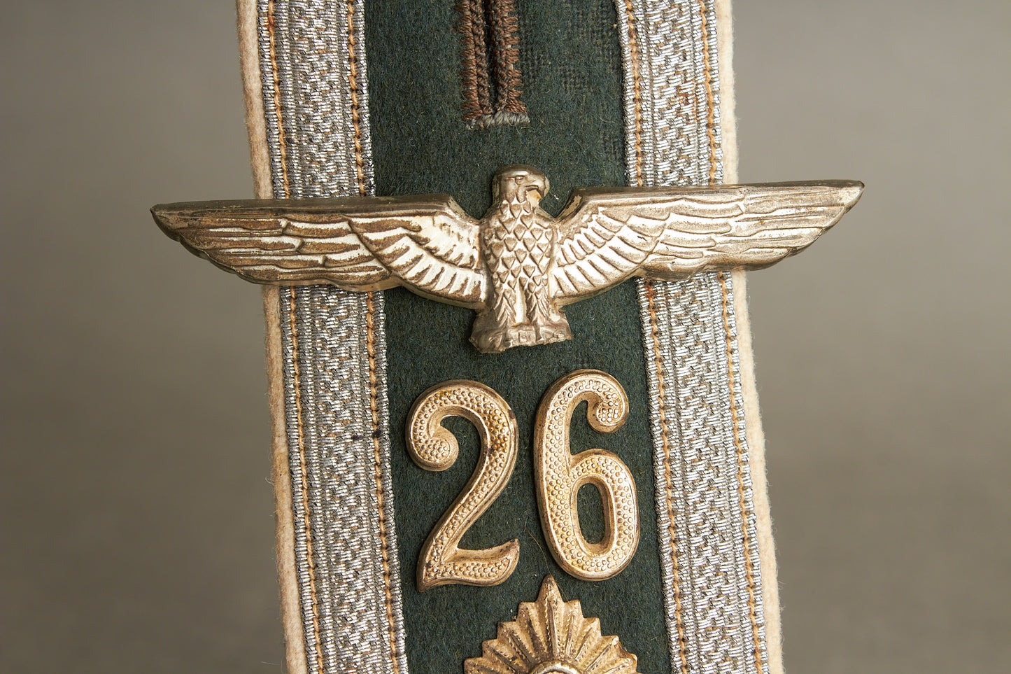 WW2 Tysk Wehrmacht Veteran "Souvenir". Skulderstrop med ørn (hagekors knækket). Original.