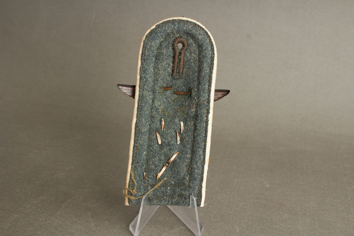 WW2 Tysk Wehrmacht Veteran "Souvenir". Skulderstrop med ørn (hagekors knækket). Original.