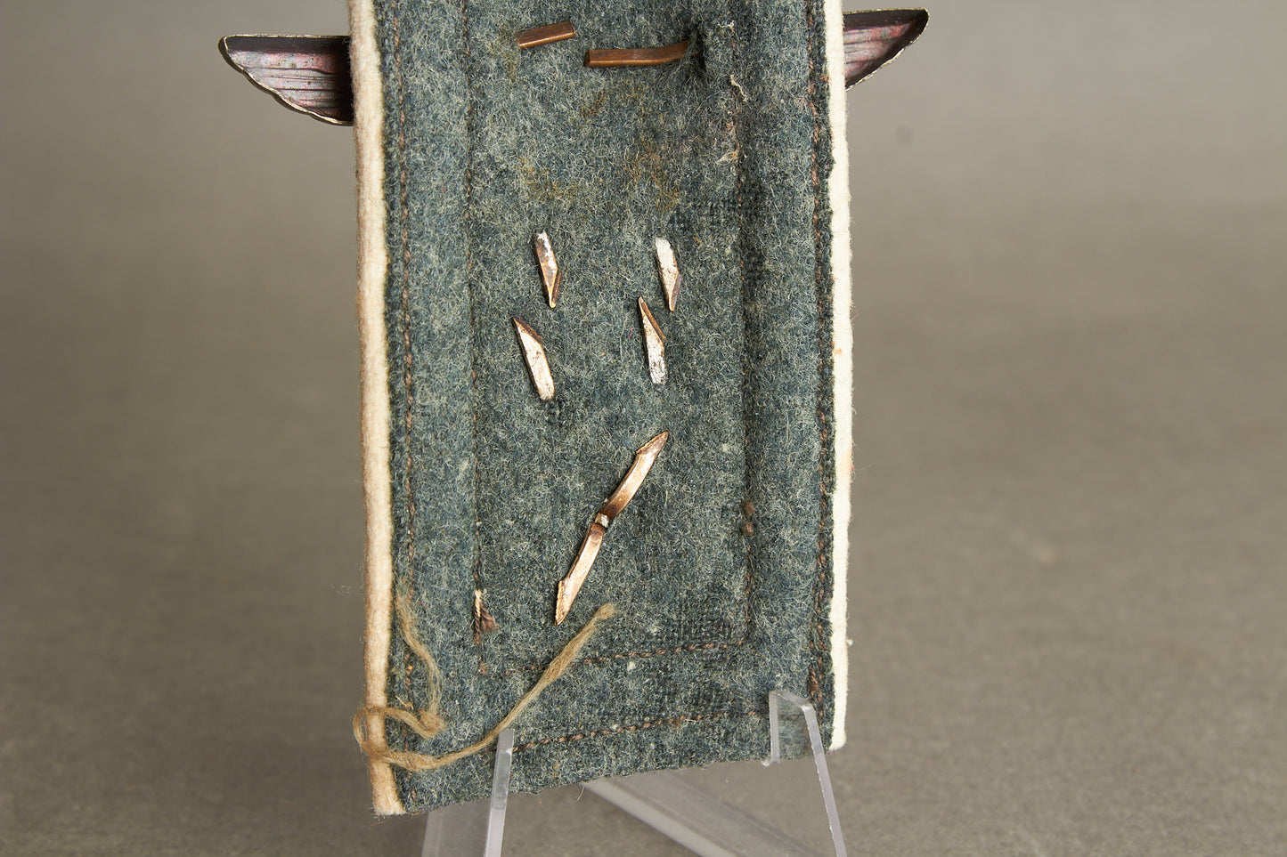 WW2 Tysk Wehrmacht Veteran "Souvenir". Skulderstrop med ørn (hagekors knækket). Original.