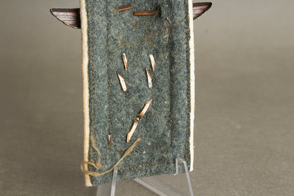 WW2 Tysk Wehrmacht Veteran "Souvenir". Skulderstrop med ørn (hagekors knækket). Original.