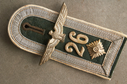 WW2 Tysk Wehrmacht Veteran "Souvenir". Skulderstrop med ørn (hagekors knækket). Original.