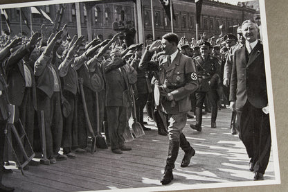 WW2 Tysk "Cigaretten Album" Billede. 12x17 cm. Godt motiv med AH. Original.