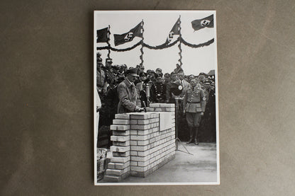 WW2 Tysk "Cigaretten Album" Billede. 12x17 cm. Godt motiv med AH. Original.