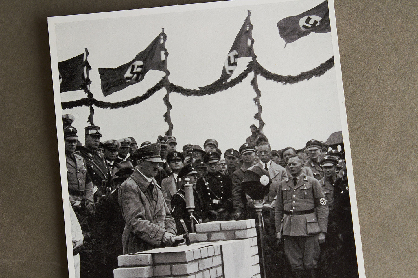 WW2 Tysk "Cigaretten Album" Billede. 12x17 cm. Godt motiv med AH. Original.