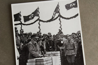 WW2 Tysk "Cigaretten Album" Billede. 12x17 cm. Godt motiv med AH. Original.