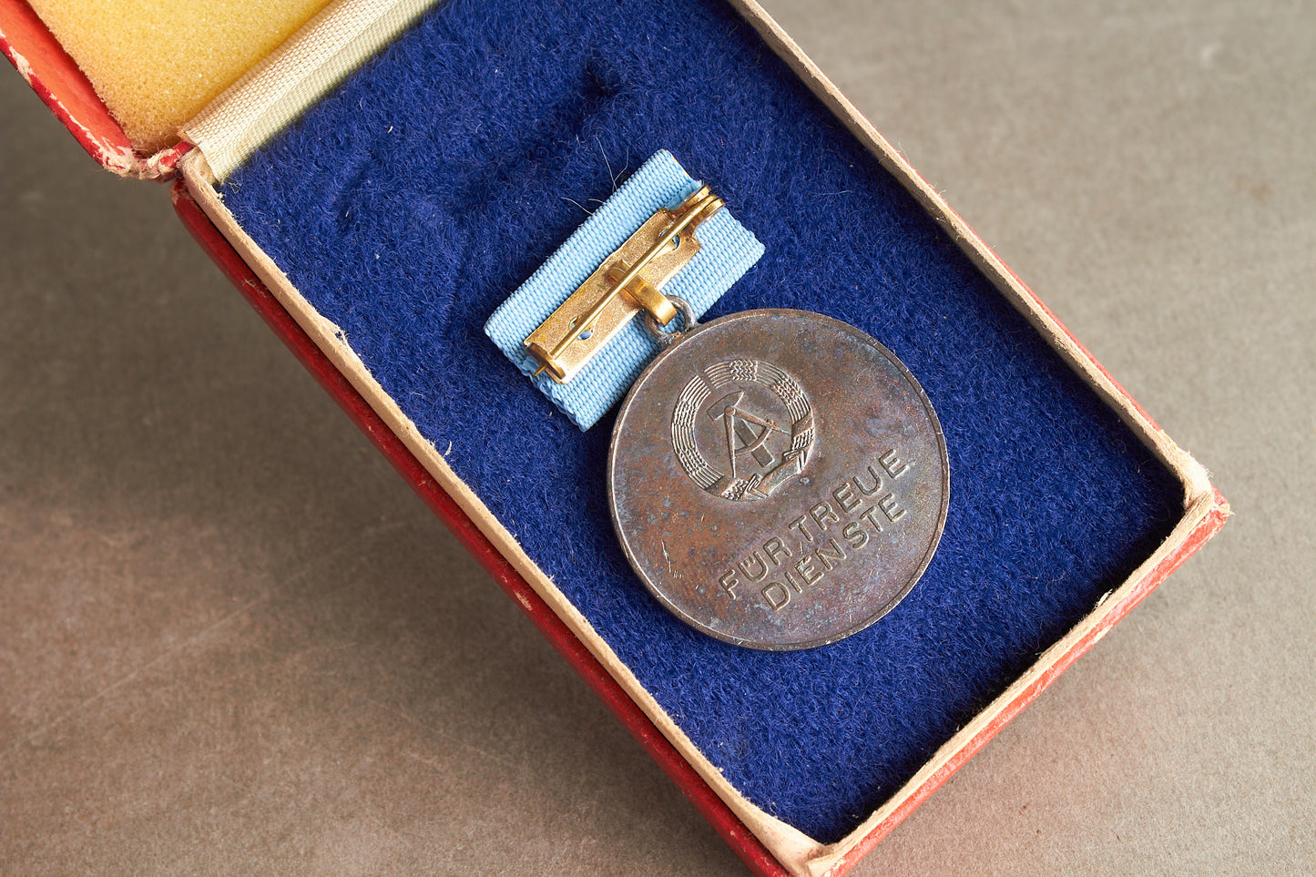 Østtysk DDR Medalje i æske. Original.