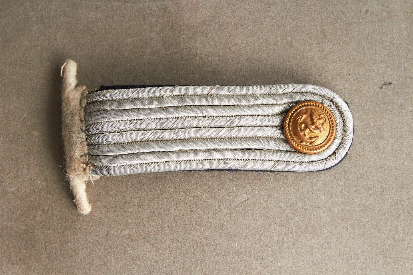 WW2 Tysk Kriegsmarine Skulderstrop. Med knap. Original.