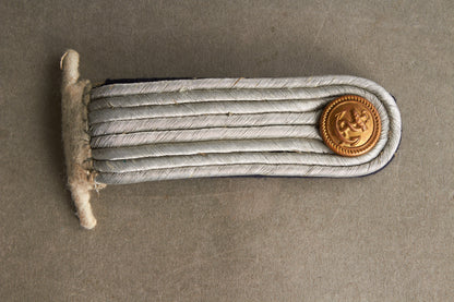 WW2 Tysk Kriegsmarine Skulderstrop. Med knap. Original.