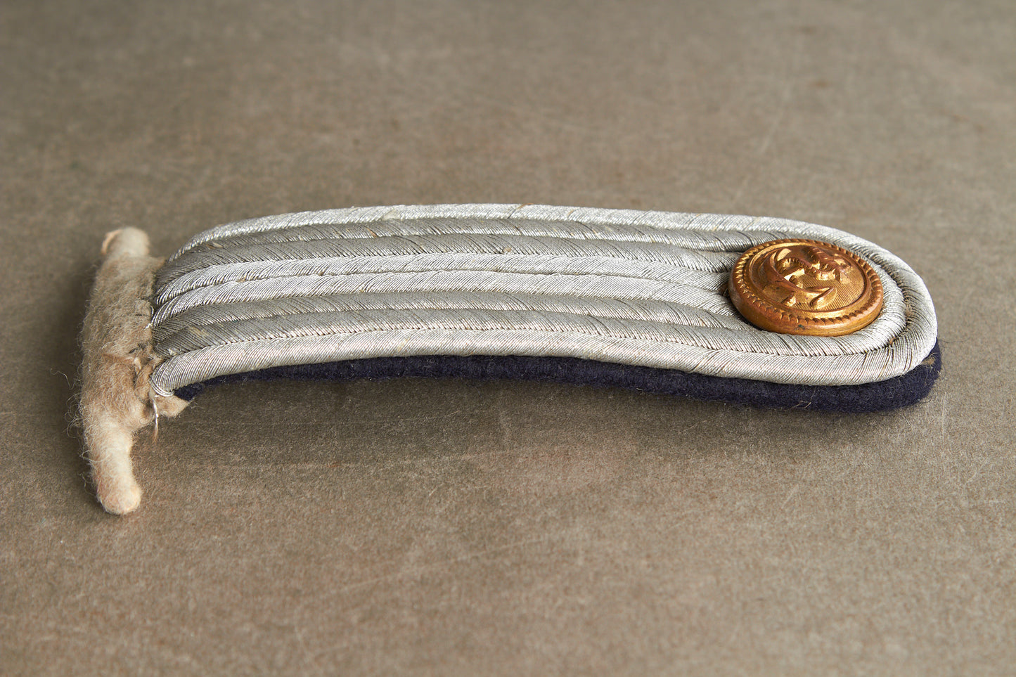 WW2 Tysk Kriegsmarine Skulderstrop. Med knap. Original.