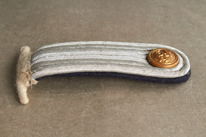 WW2 Tysk Kriegsmarine Skulderstrop. Med knap. Original.