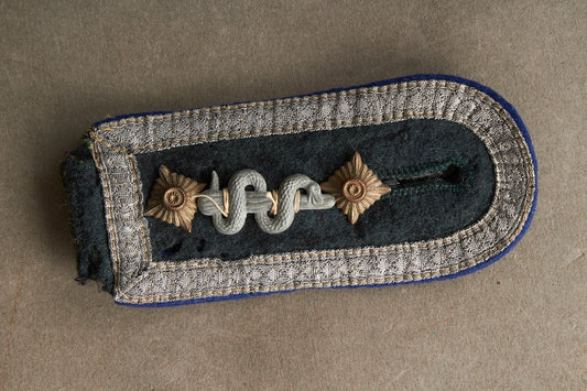 WW2 Tysk Wehrmacht "Sanitäter" Skulderstrop. Til kampuniformen. Original.