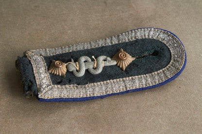 WW2 Tysk Wehrmacht "Sanitäter" Skulderstrop. Til kampuniformen. Original.