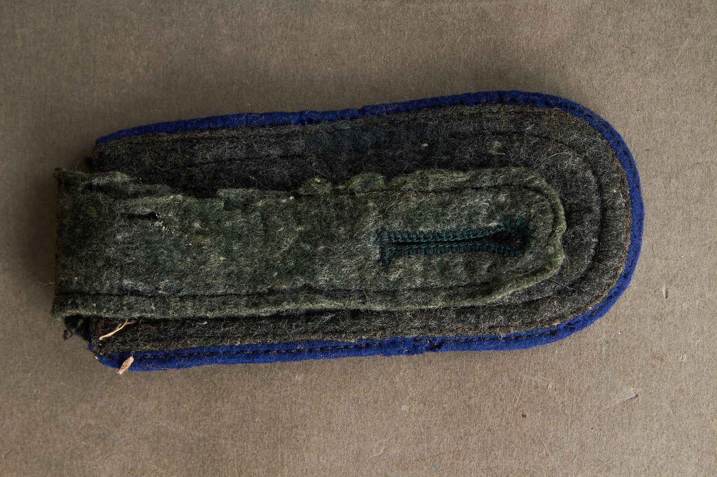 WW2 Tysk Wehrmacht "Sanitäter" Skulderstrop. Til kampuniformen. Original.