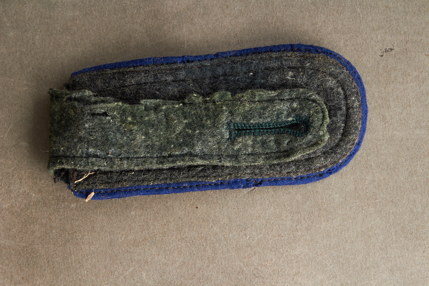 WW2 Tysk Wehrmacht "Sanitäter" Skulderstrop. Til kampuniformen. Original.
