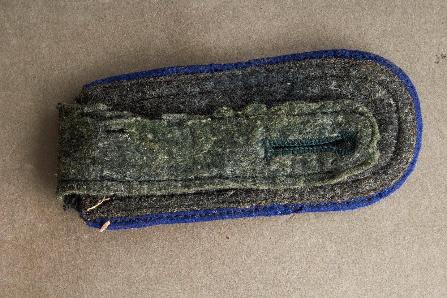 WW2 Tysk Wehrmacht "Sanitäter" Skulderstrop. Til kampuniformen. Original.
