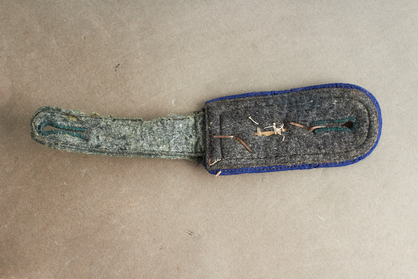 WW2 Tysk Wehrmacht "Sanitäter" Skulderstrop. Til kampuniformen. Original.