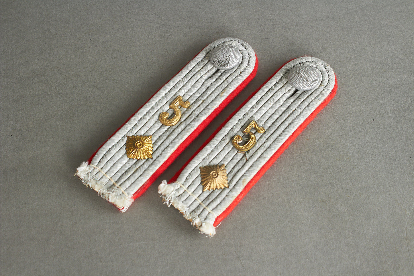 WW2 Tysk Wehrmacht "Artillerie" Skulderstropper. Matchende par. Original.