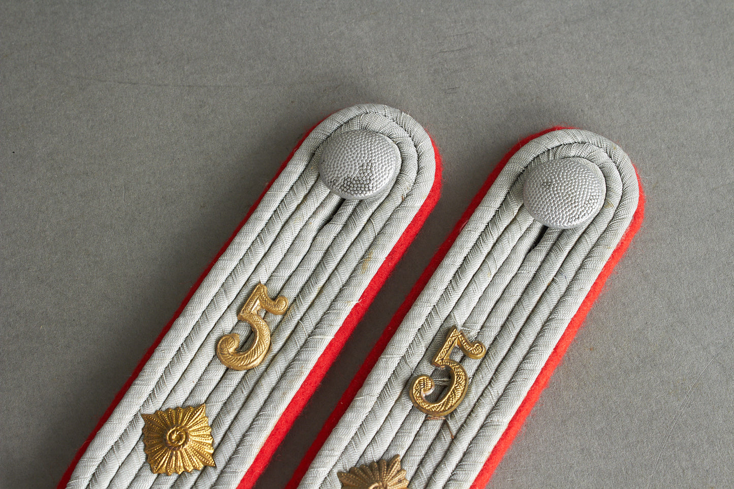 WW2 Tysk Wehrmacht "Artillerie" Skulderstropper. Matchende par. Original.