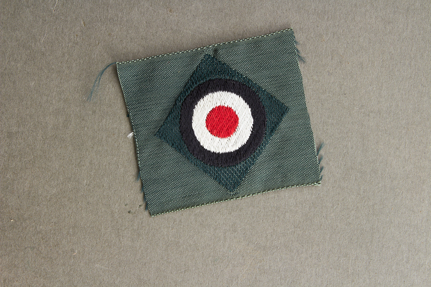 WW2 Tysk Wehrmacht Skråhue Korkade. Original.