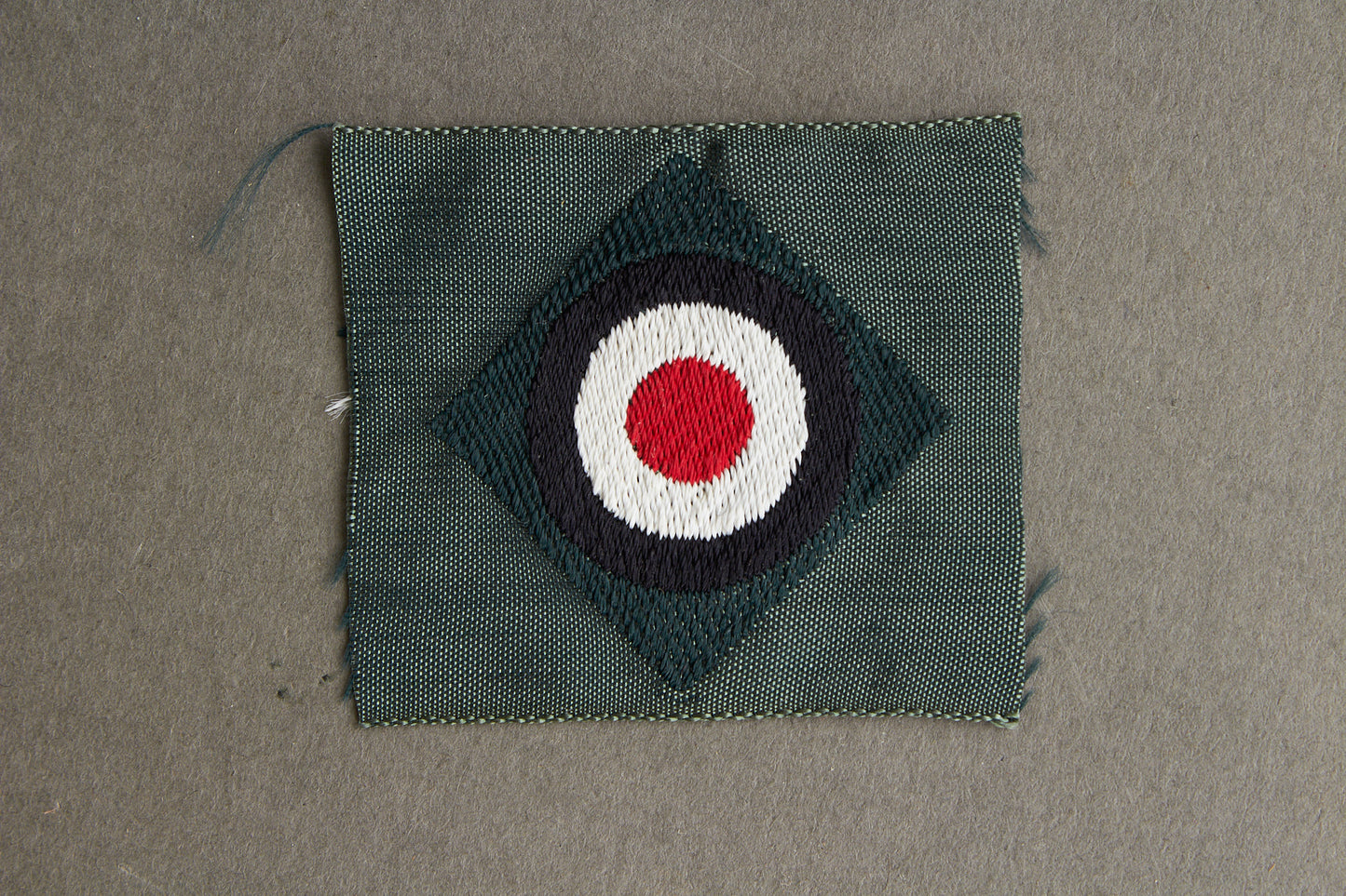 WW2 Tysk Wehrmacht Skråhue Korkade. Original.