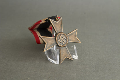 WW2 Tysk "Kriegsverdienstkreuz 2. Klasse". Med fremstiller. Original.