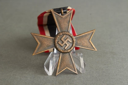 WW2 Tysk "Kriegsverdienstkreuz 2. Klasse". Med fremstiller. Original.