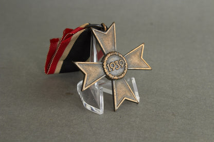 WW2 Tysk "Kriegsverdienstkreuz 2. Klasse". Med fremstiller. Original.