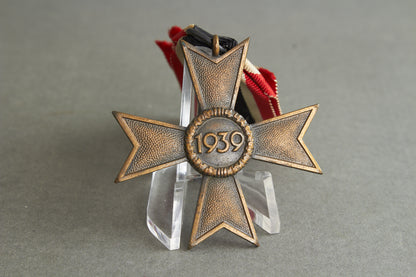 WW2 Tysk "Kriegsverdienstkreuz 2. Klasse". Med fremstiller. Original.