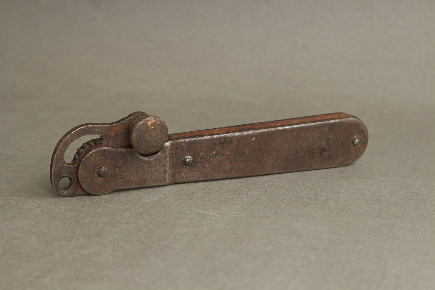 WW2 Tysk Heer Udleveret dåseåbner. Original.