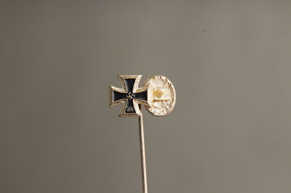 WW2 Tysk Jernkors og Sårettegn i Sølv Miniature Pin. Original.