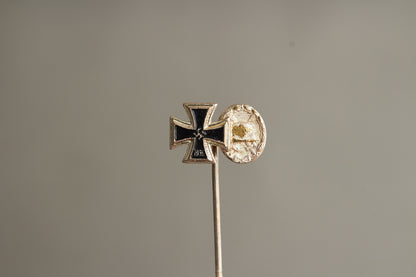 WW2 Tysk Jernkors og Sårettegn i Sølv Miniature Pin. Original.